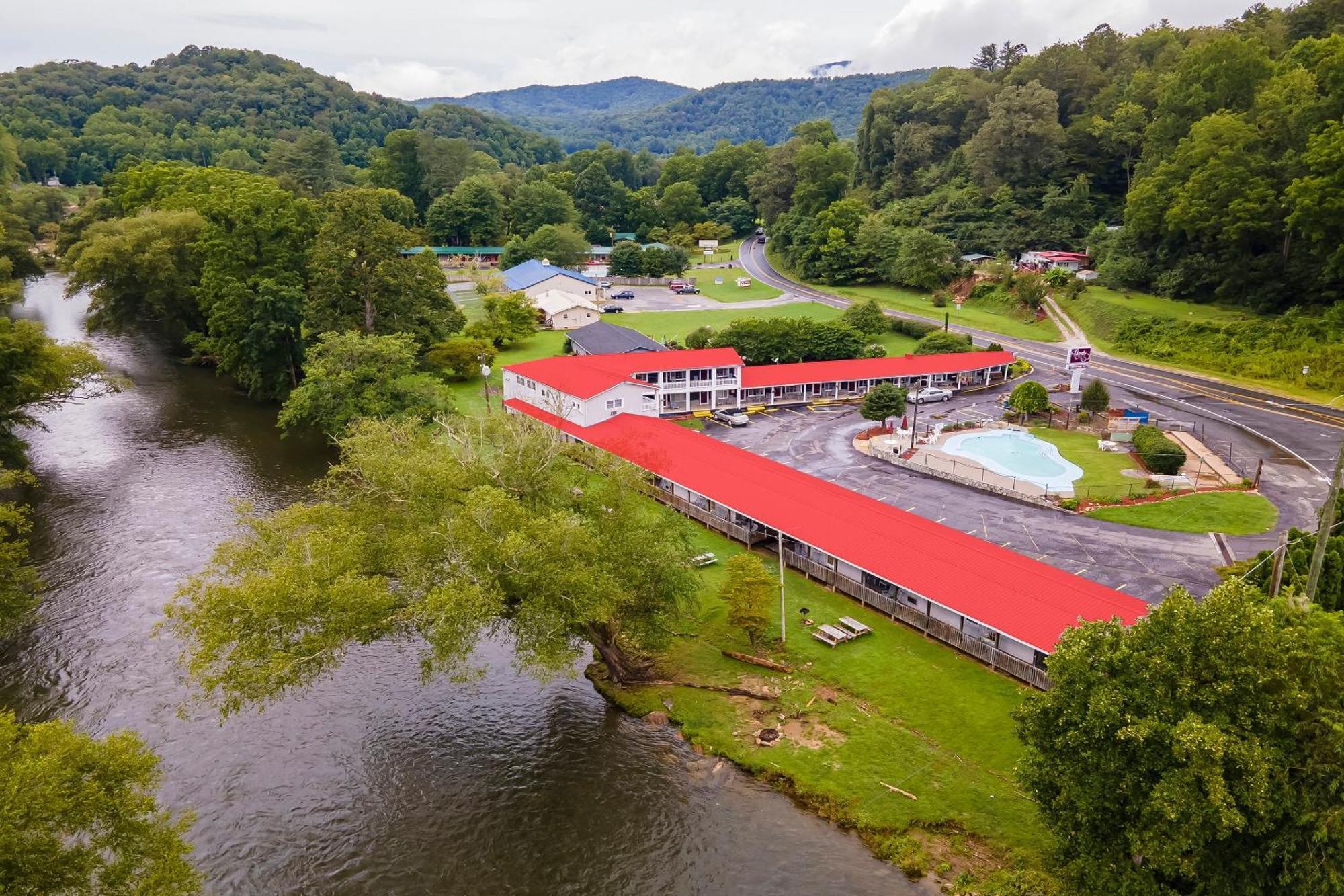 Lloyd'S On The River Country Inn By Oyo مدينة كليرمونت المظهر الخارجي الصورة