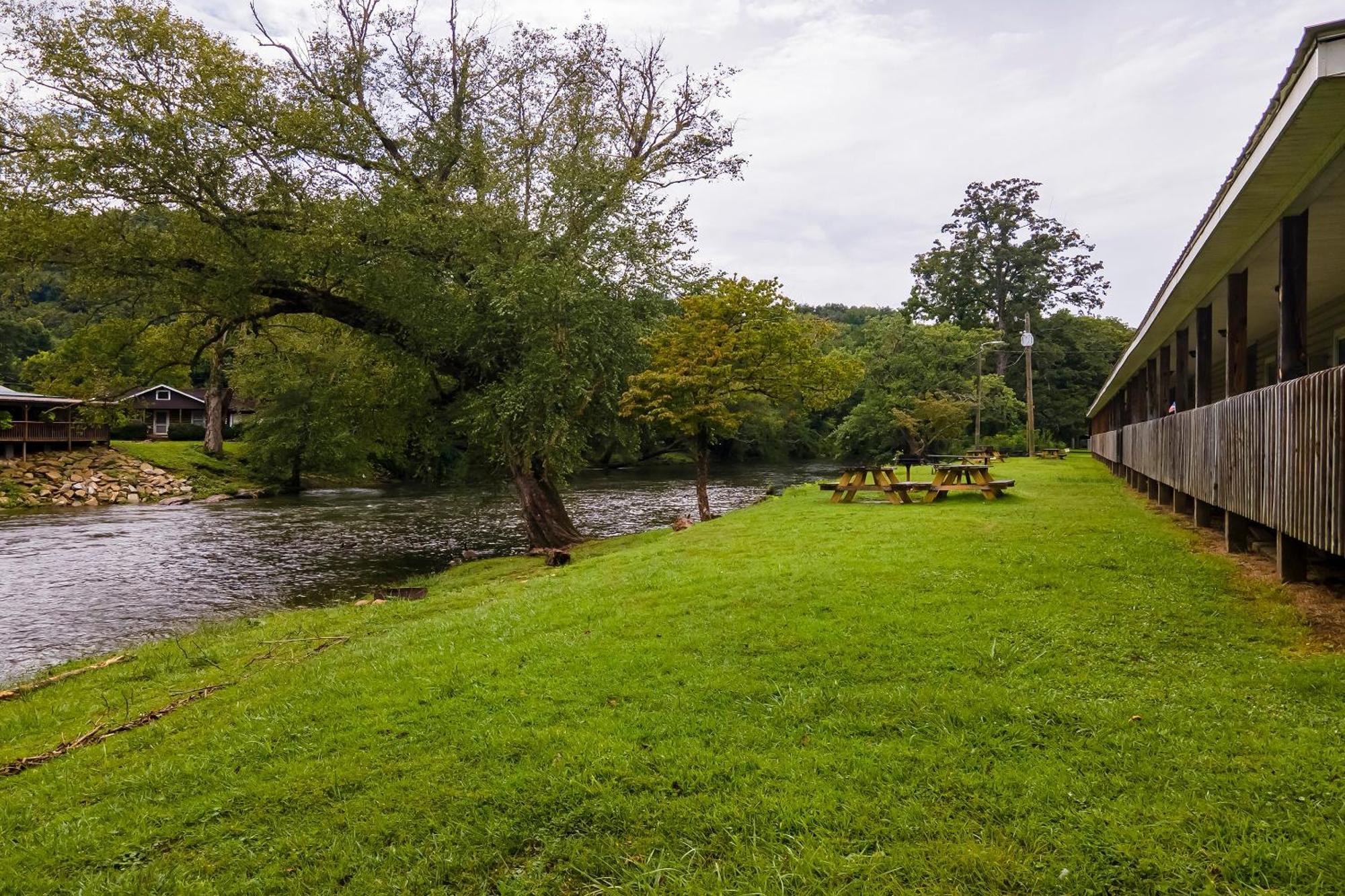 Lloyd'S On The River Country Inn By Oyo مدينة كليرمونت المظهر الخارجي الصورة