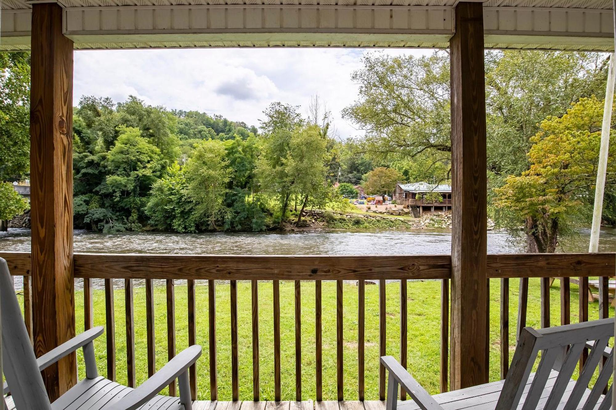 Lloyd'S On The River Country Inn By Oyo مدينة كليرمونت المظهر الخارجي الصورة